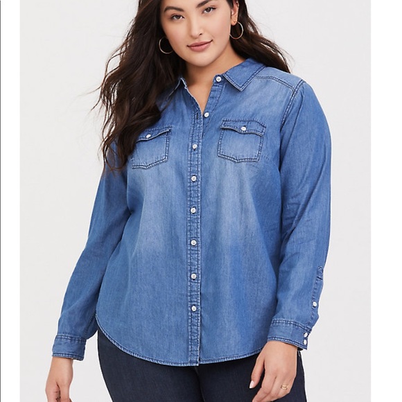 torrid Tops - TAYLOR - MEDIUM WASH DENIM BUTTON-UP SHIRT 0061